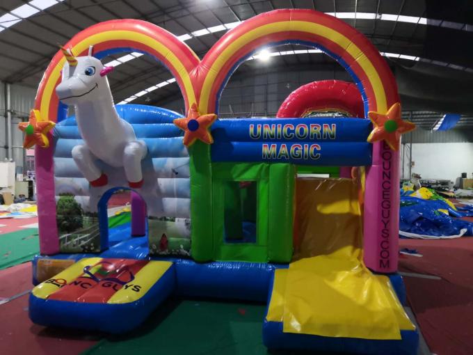 Casa forte de salto inflável da explosão do castelo do arco-íris resistente para crianças